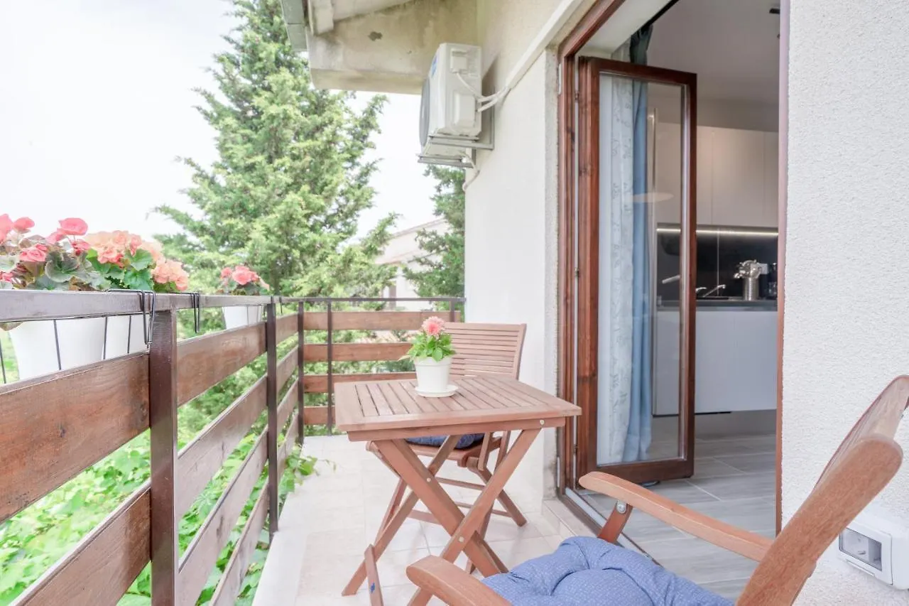 Visum Apartments Pula 0*,