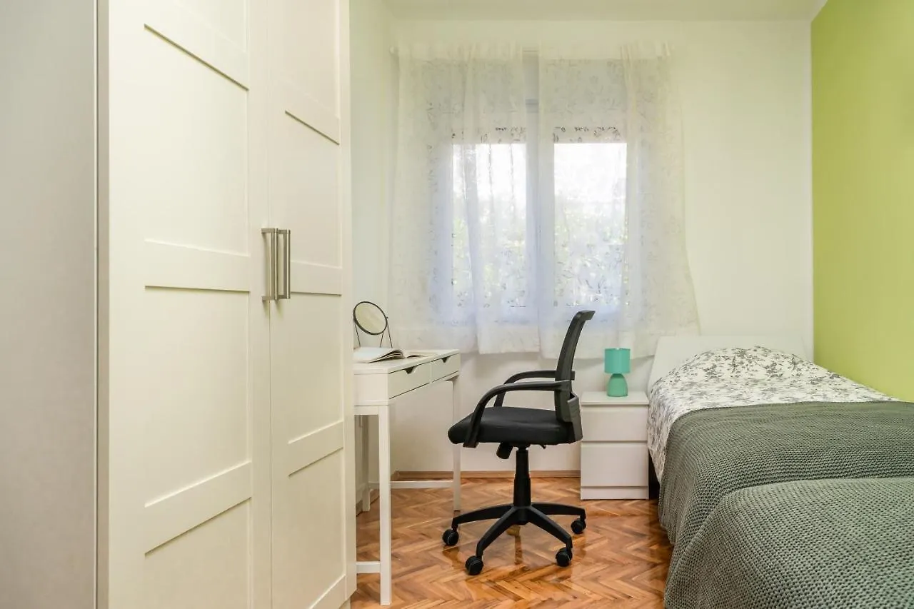 Visum Apartments Pula 0*,